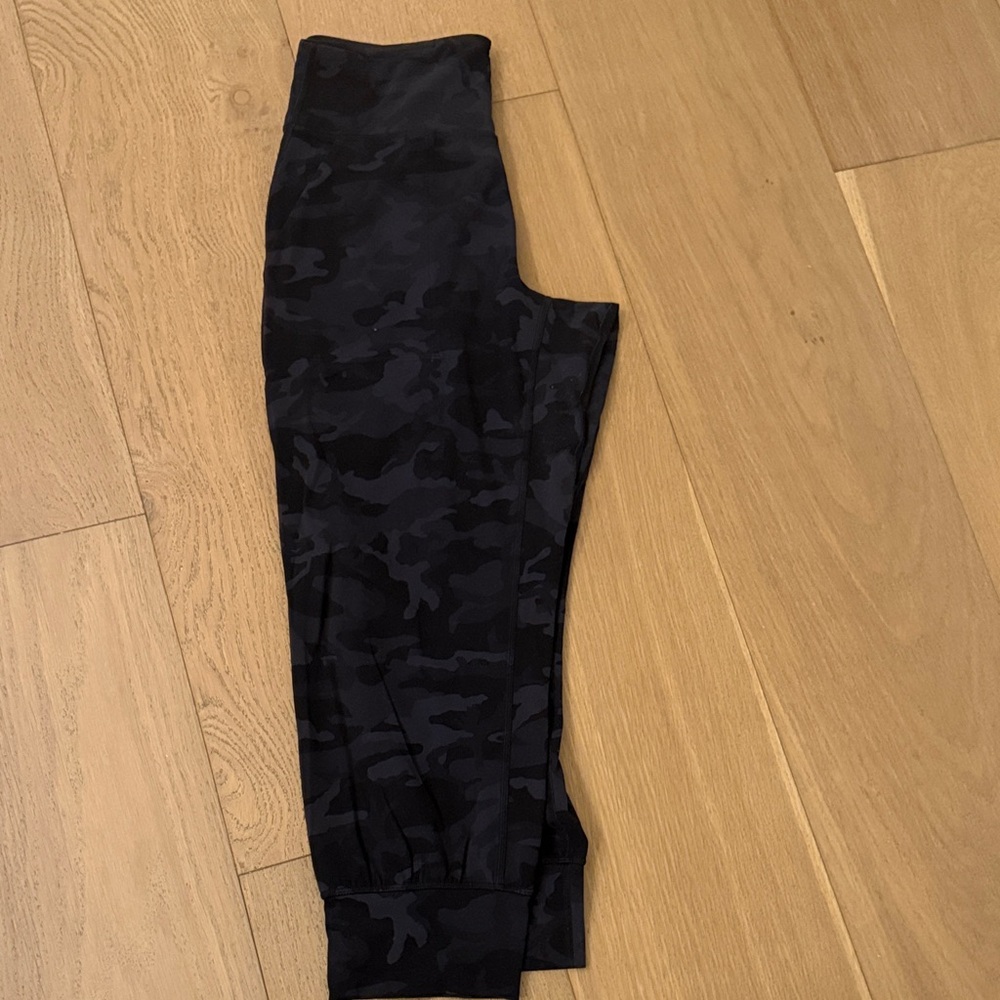 lululemon athletica women’s Black and Gray Camouflage Joggers